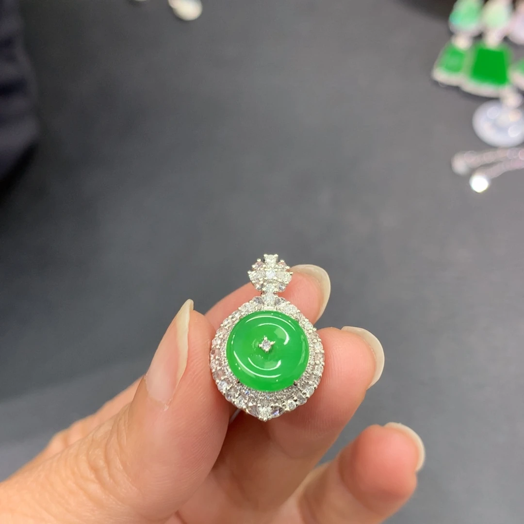 吊坠(不含链)18K金镶嵌翡翠