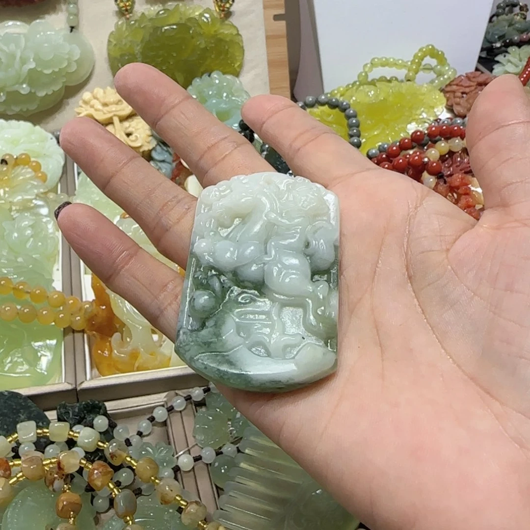 未镶嵌蛇纹石玉吊坠张*猪