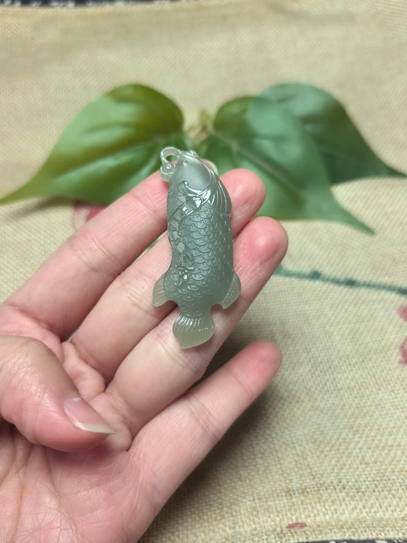 和田玉锦鲤鱼吊坠年年有余招财鱼化龙男女款玉石项链好运财源挂件