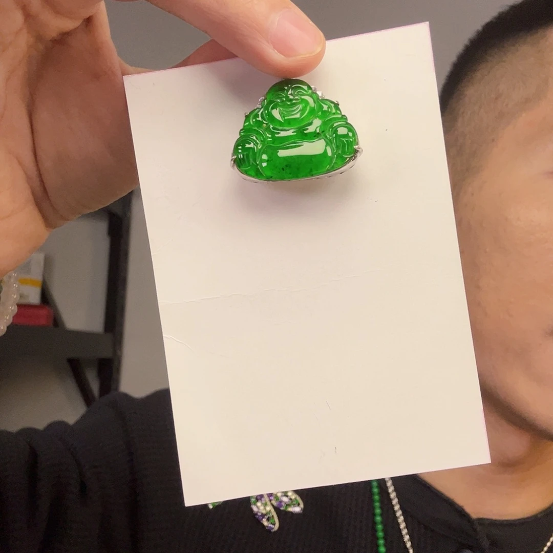 翡翠未镶嵌挂件一件