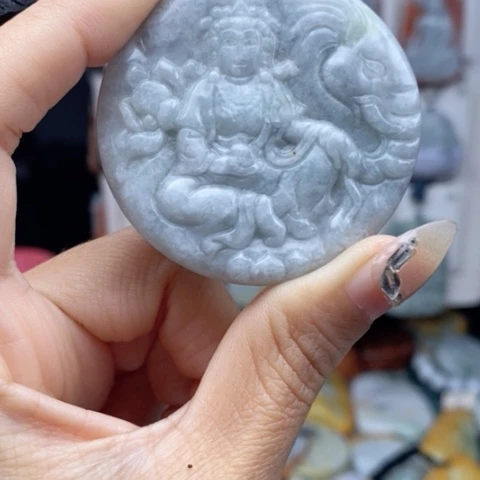 翡翠颈饰未镶嵌翡翠