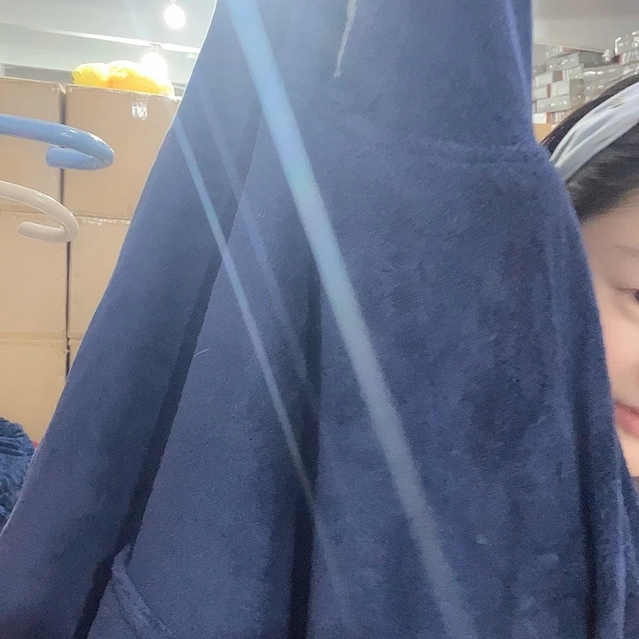 蓝色300。 外套发1