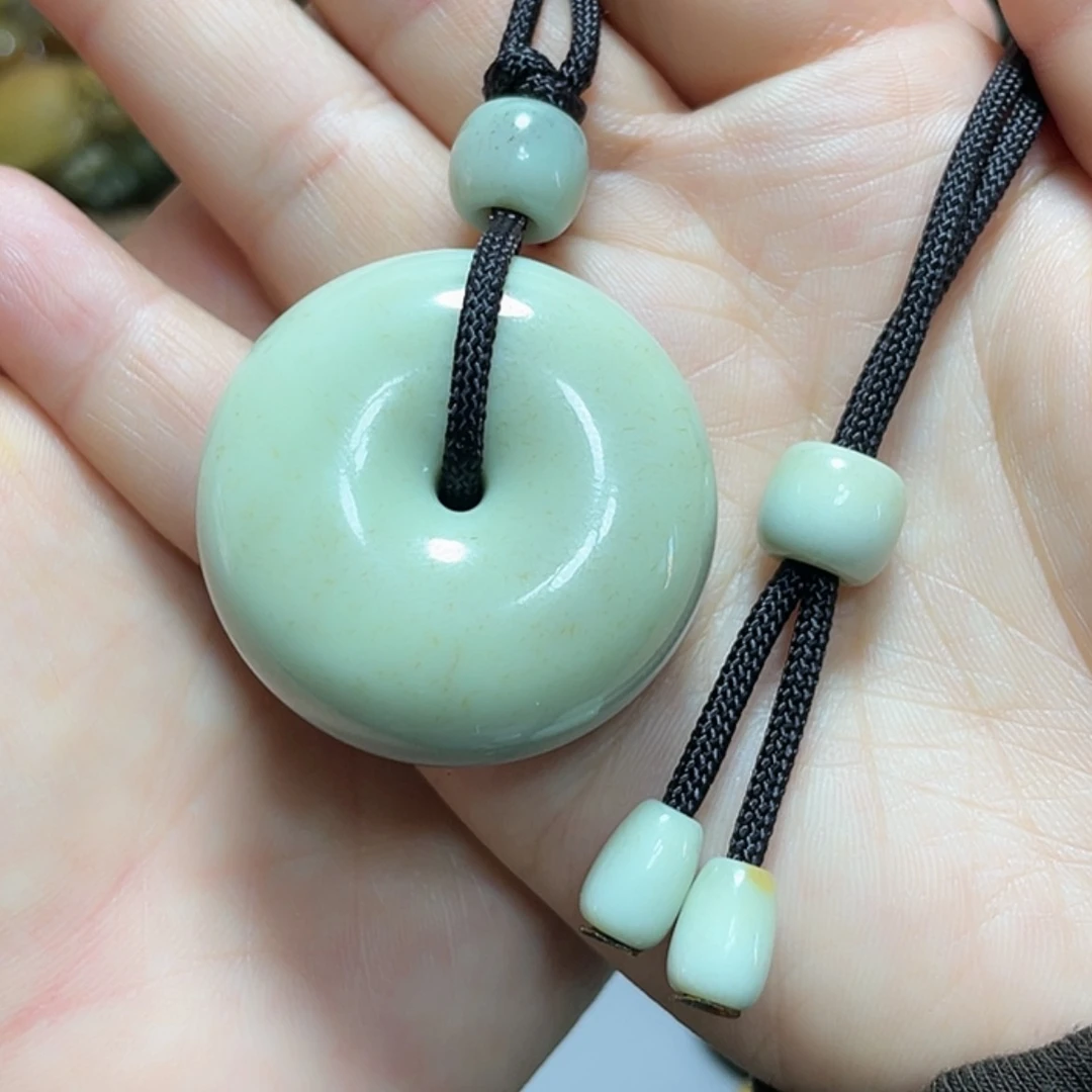 【闪购商品】未镶嵌岫岩老玉（透闪石质玉）挂件?***?