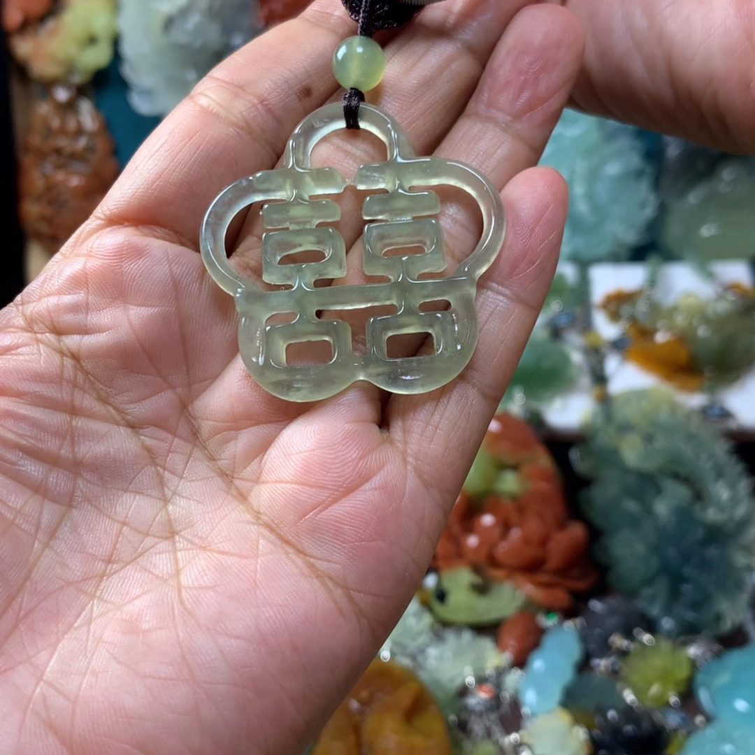 蛇纹石玉未镶嵌挂坠