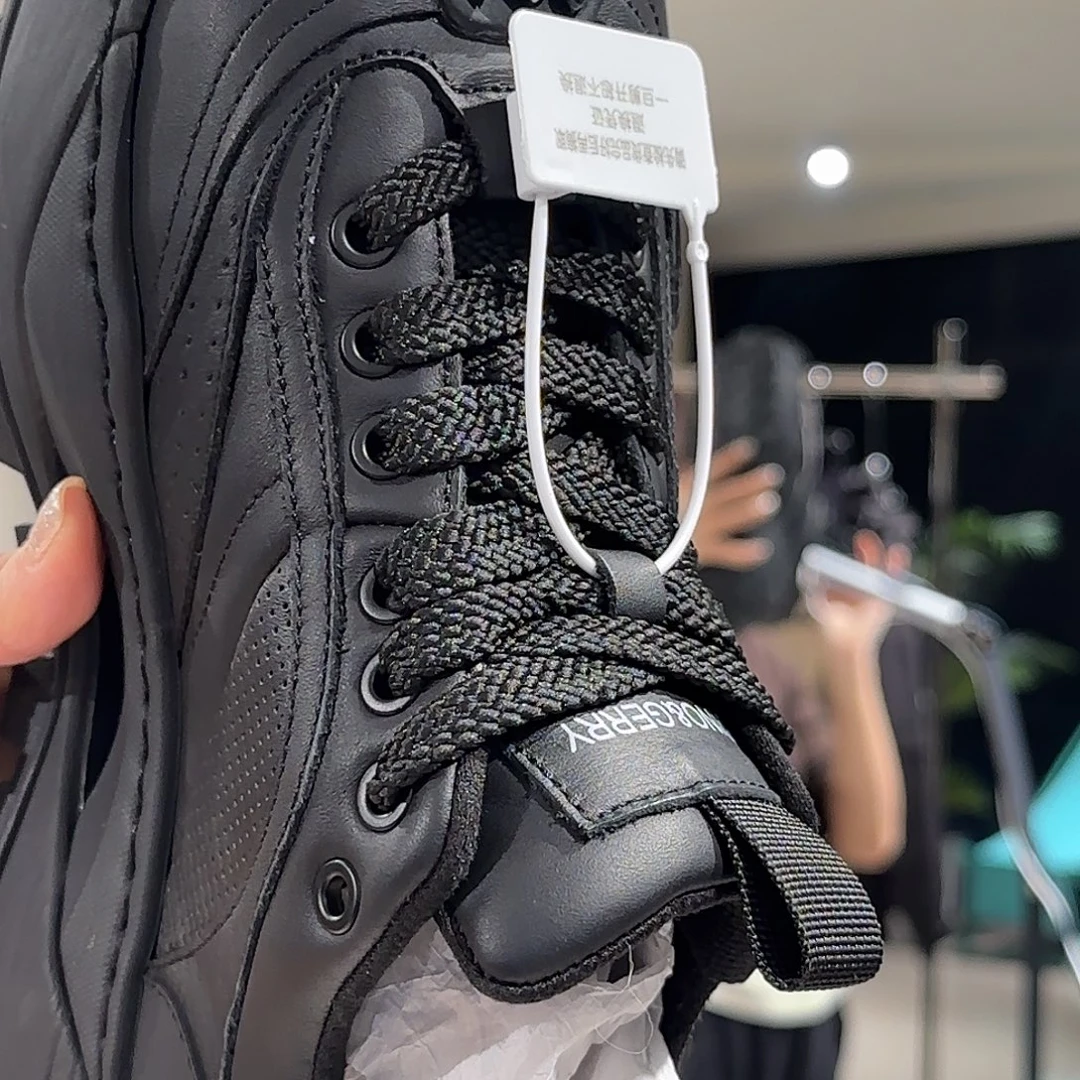 俗***@7313，42尺码的黑色