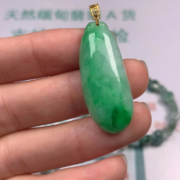 翡翠未镶嵌颈饰翡翠