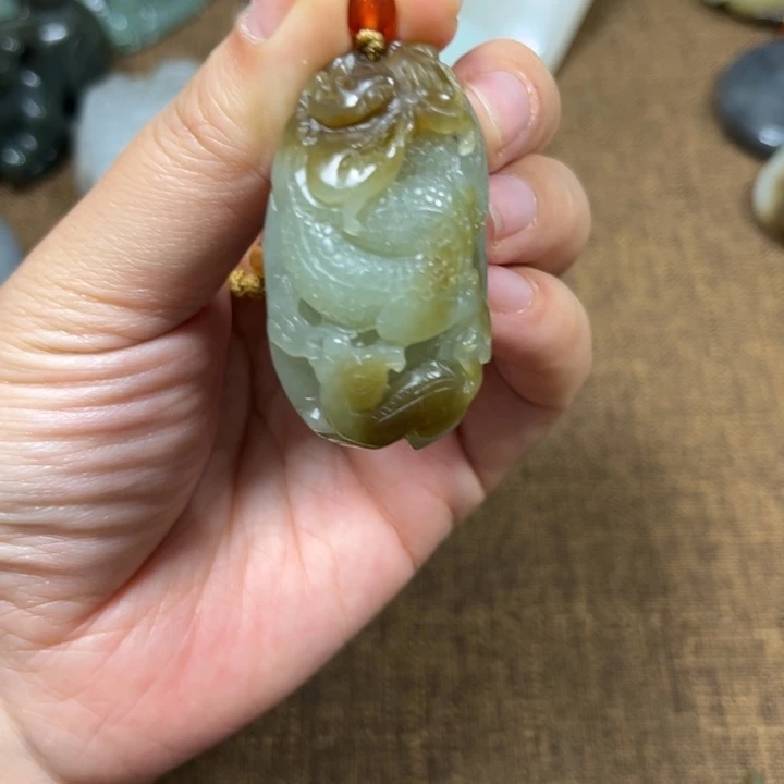 思***！和田玉未镶嵌颈饰