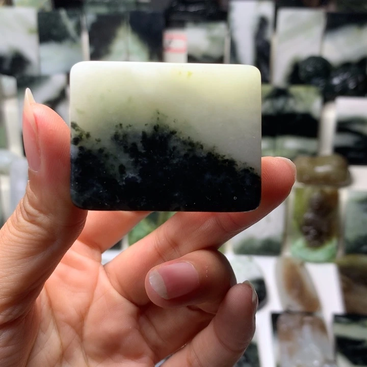 独山玉未镶嵌颈饰