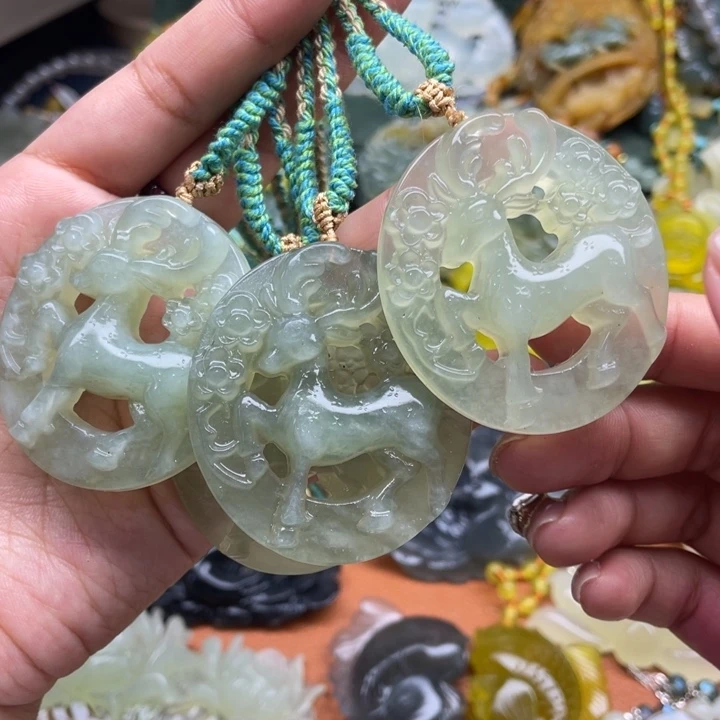 蛇纹石玉未镶嵌吊坠