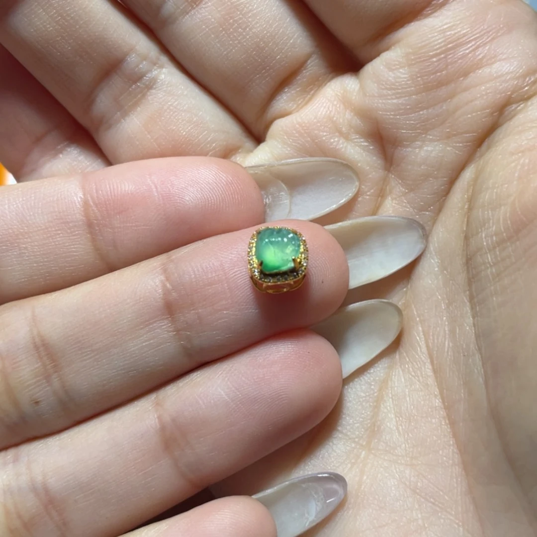 【闪购商品】颈饰18K金镶嵌翡翠