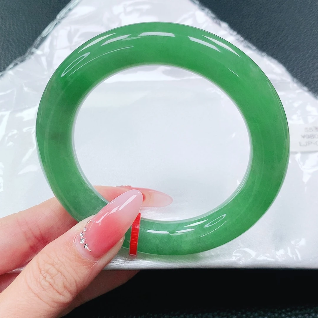 翡翠手镯未镶嵌55圈