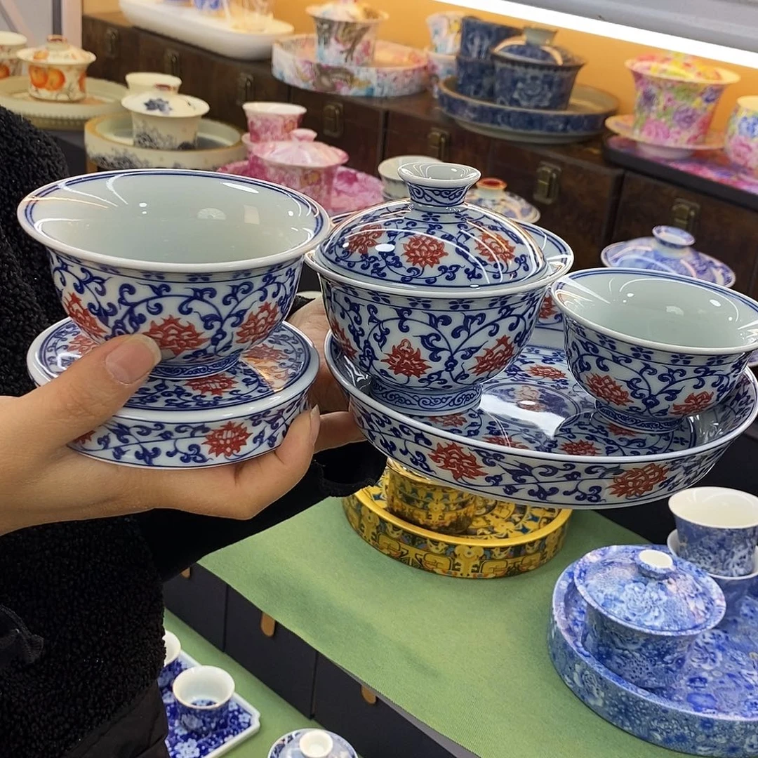 盖碗里的水煮开后放入