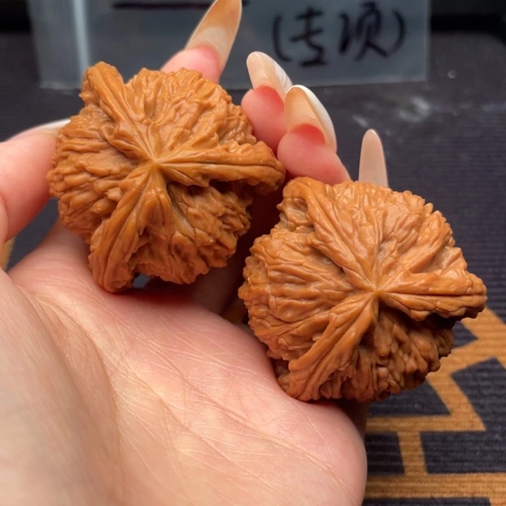 ∵***文玩核桃吊坠白狮子