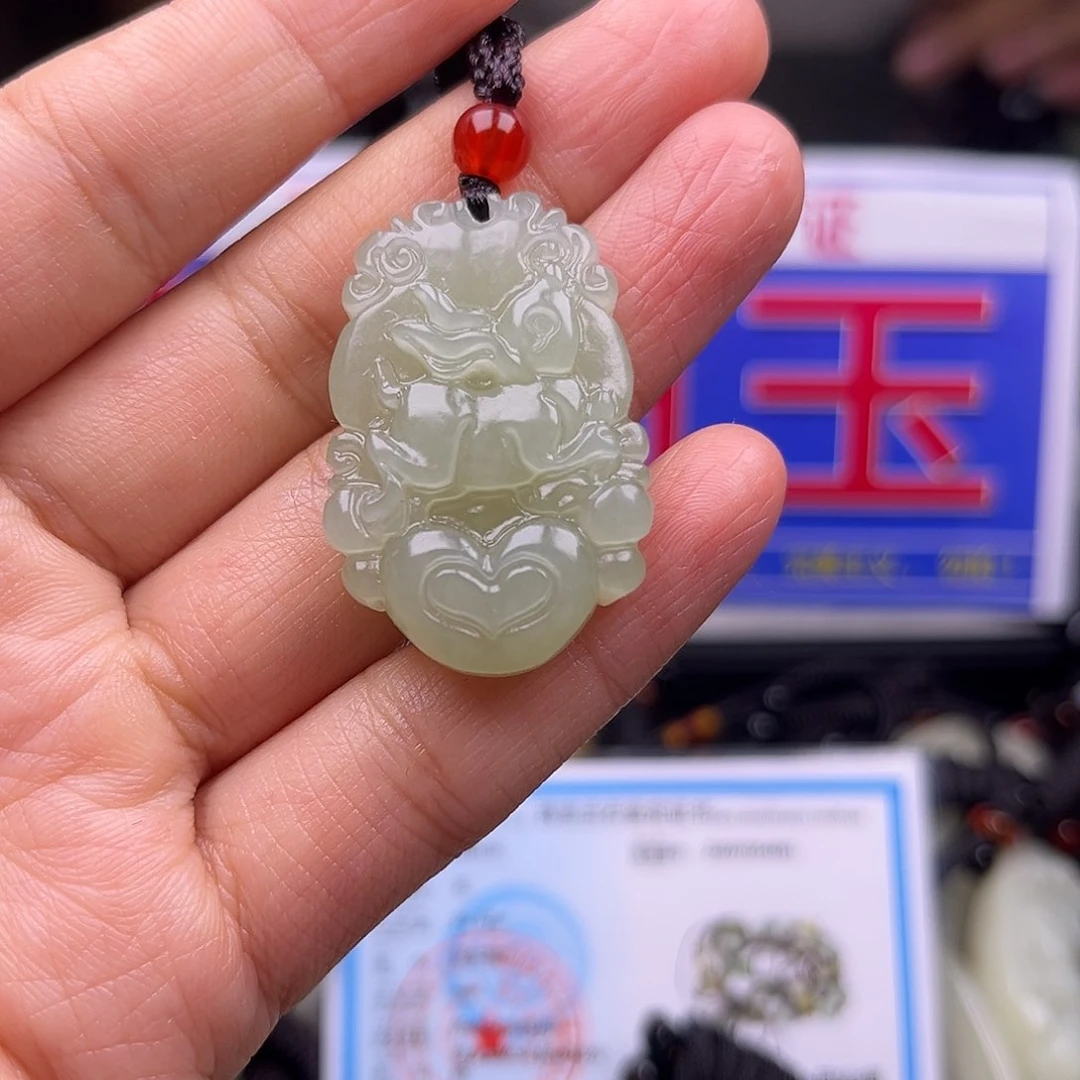 颈饰未镶嵌和田玉