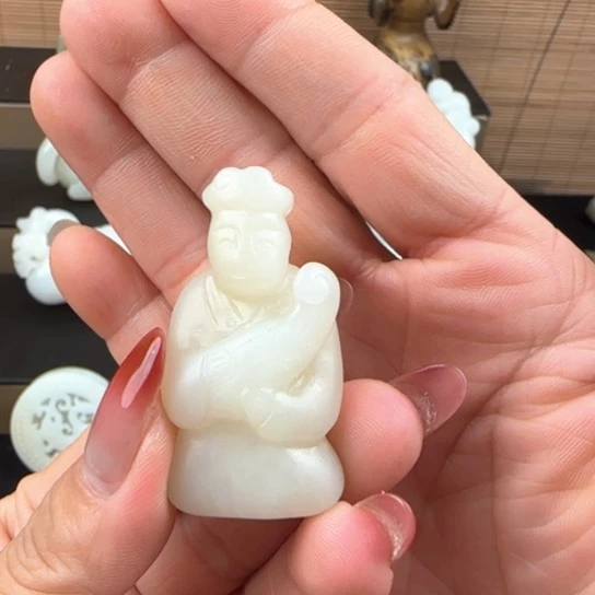 颈饰未镶嵌和田玉（糖玉）