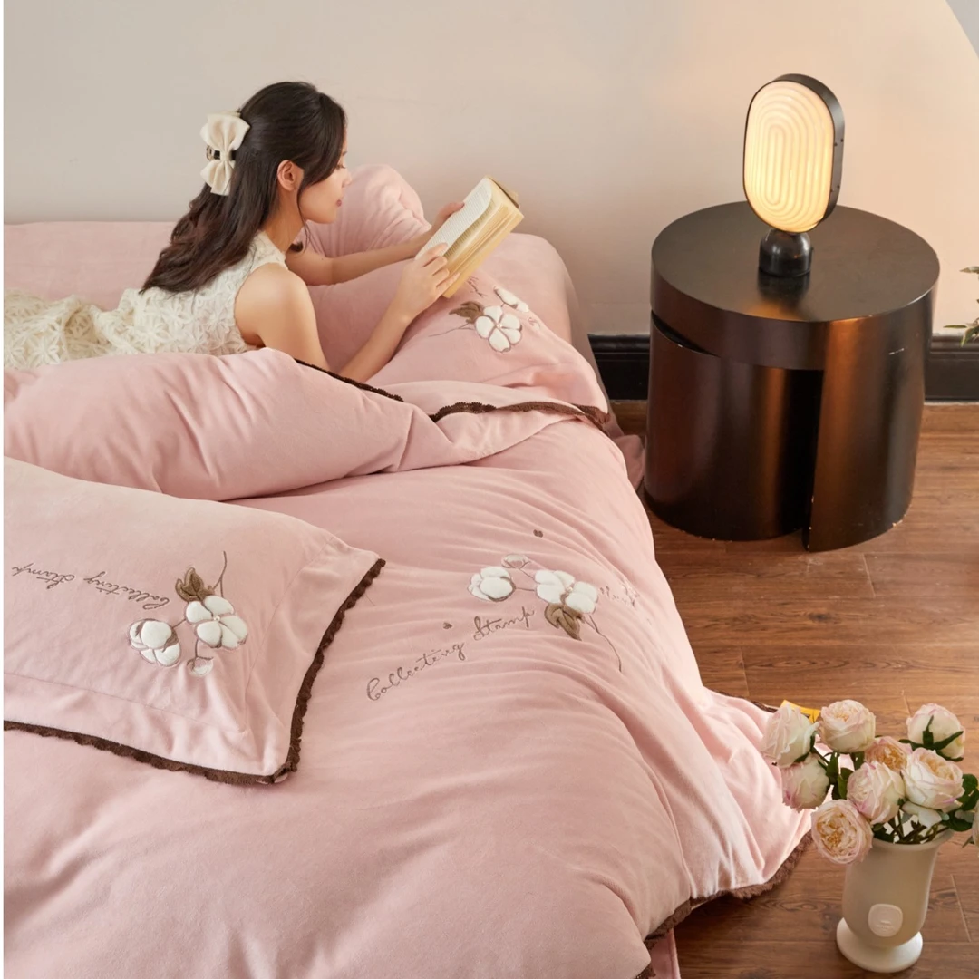 双面加厚高端绒轻奢简约纯色绣花绒被高档磨毛欧式四件套--暖阳