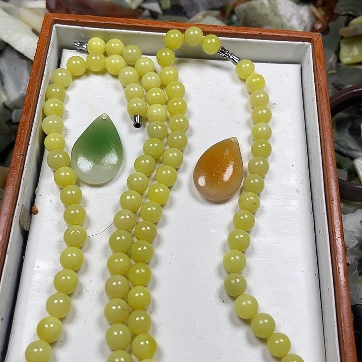 和田玉9K金镶嵌珠宝奇石闲**步