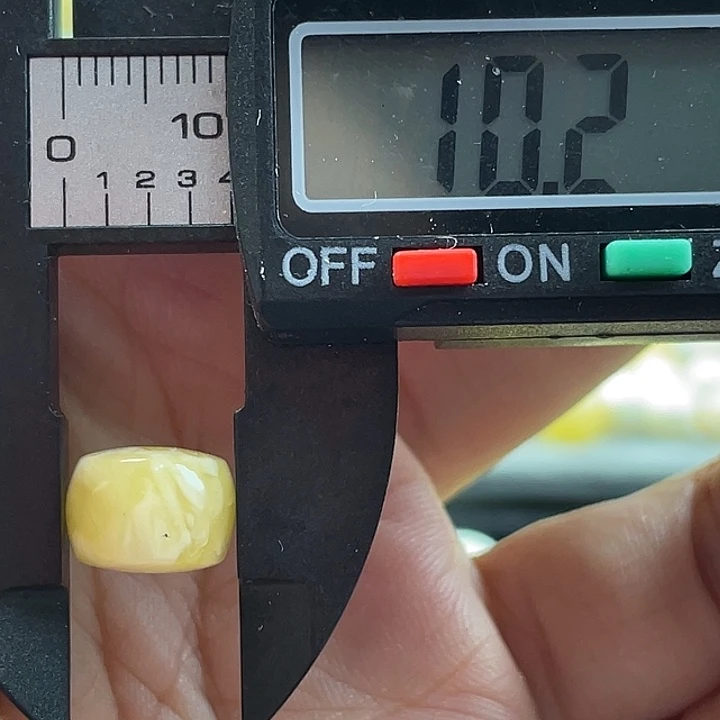 未镶嵌蜜蜡裸石72杂