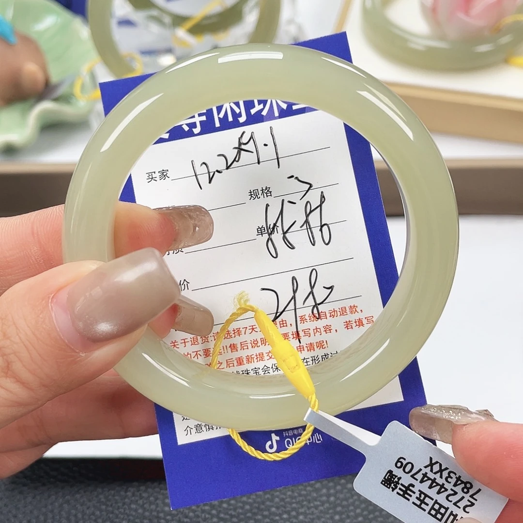 和田玉未镶嵌手镯