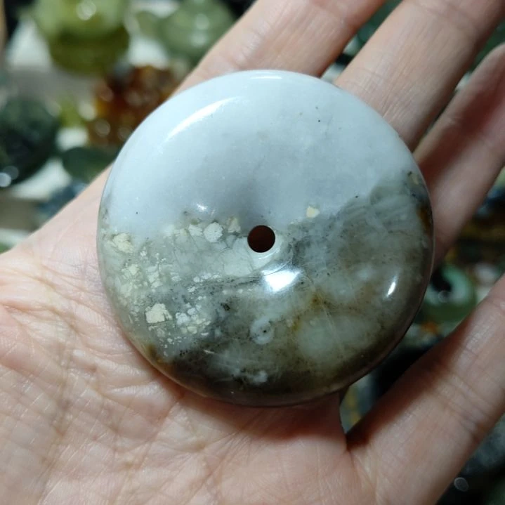 岫玉未镶嵌平安扣