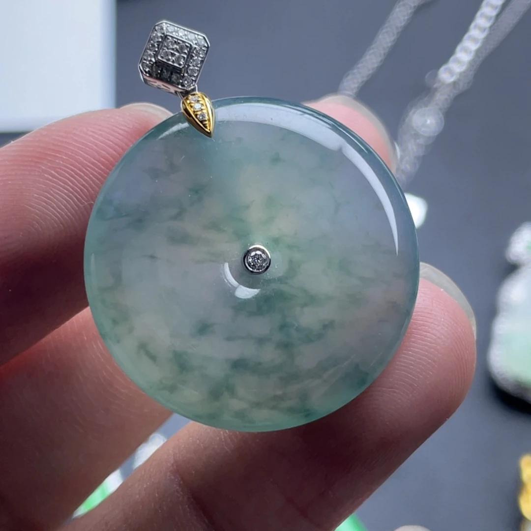 翡翠18K金镶嵌颈饰