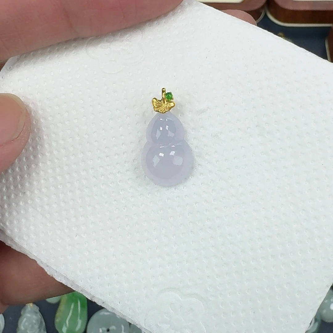 翡翠18K金镶嵌颈饰葫芦