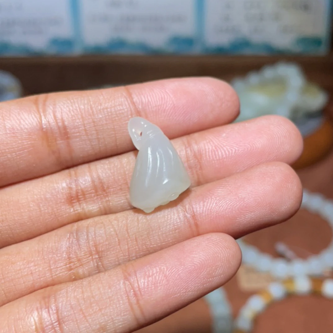 新疆和田玉莲蓬原皮小坠子