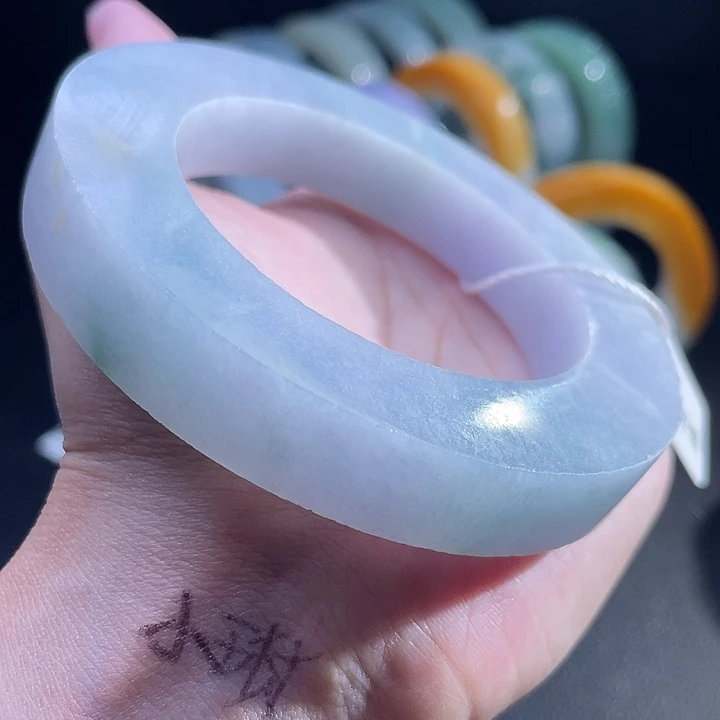 定制翡翠未镶嵌翡翠手镯