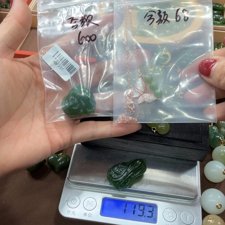 木****和田玉（碧玉）未镶嵌颈饰