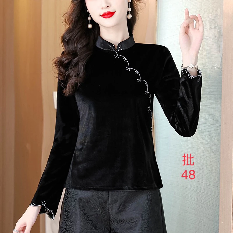 新款时尚气质刺绣丝绒上衣彰显独特魅力