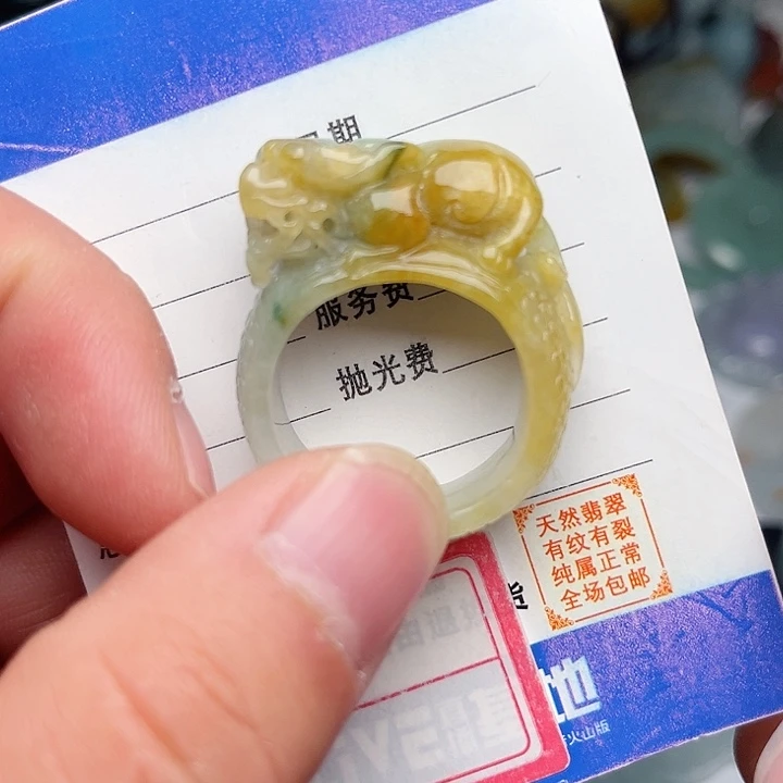 翡翠颈饰未镶嵌貔貅扳指