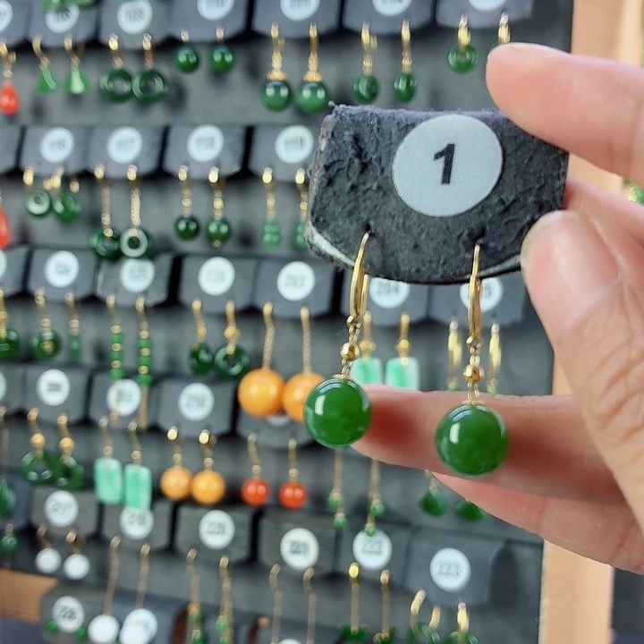 和田玉18K金镶嵌耳饰