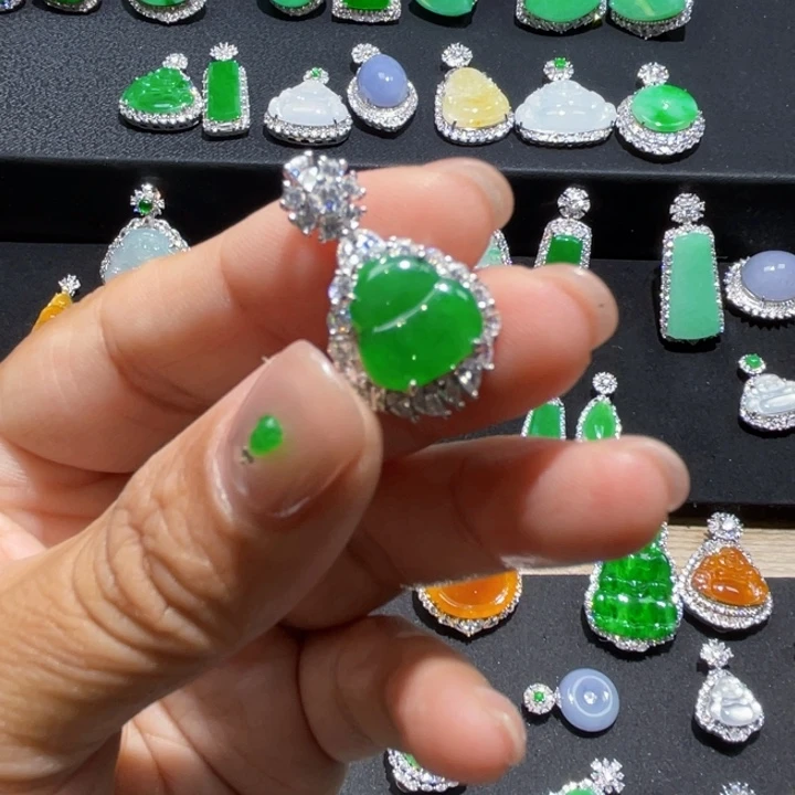 耶***妮颈饰银S925镶嵌翡翠