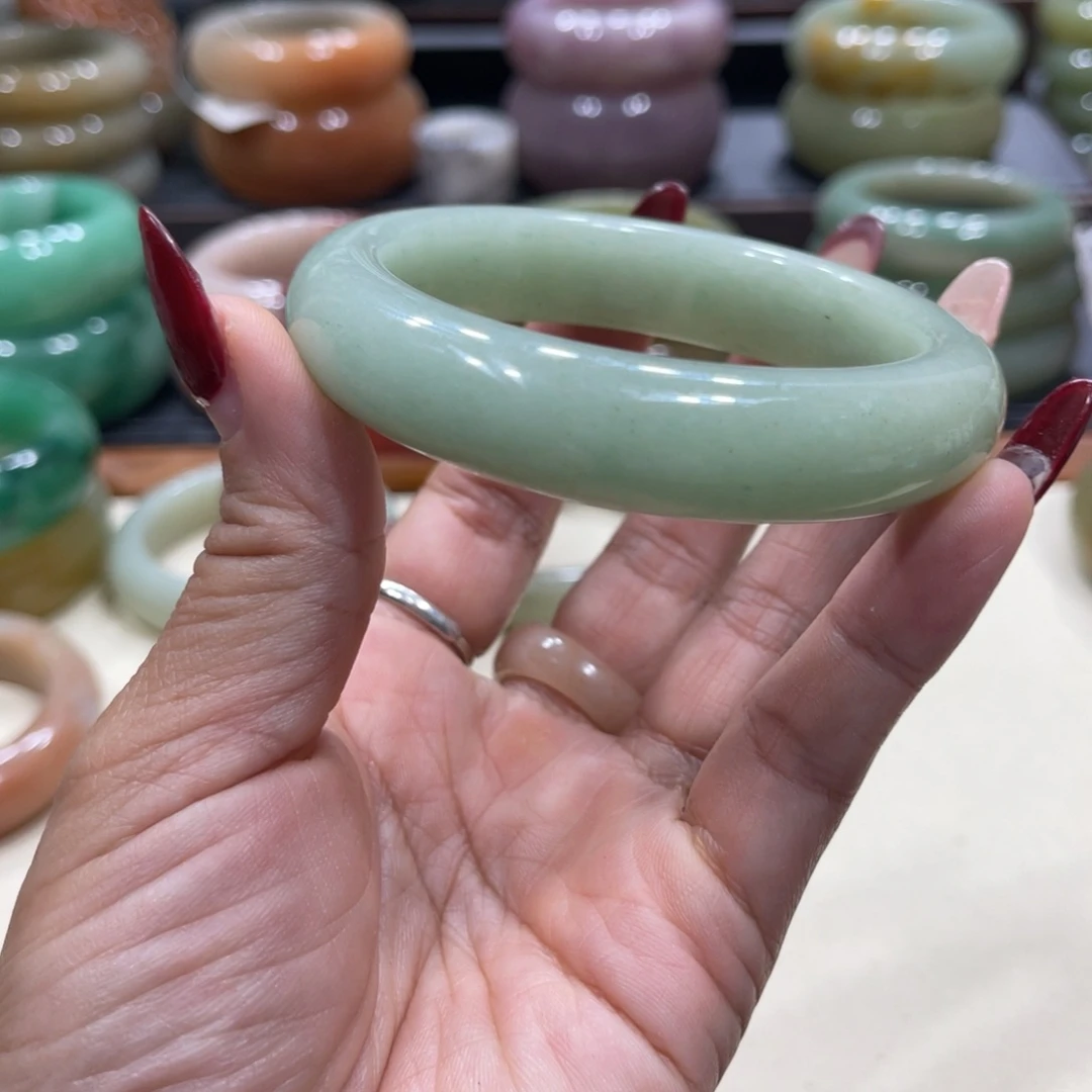 未镶嵌手镯石英岩玉