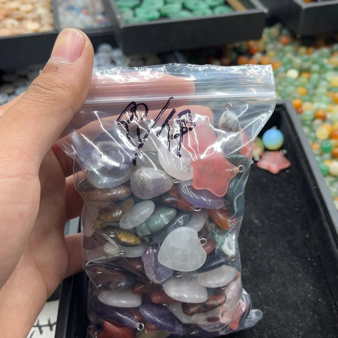 伊***玉玛瑙/玉髓合金颈饰