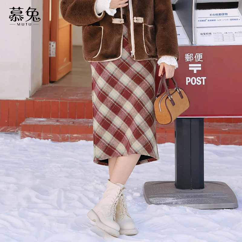 慕兔复古红色格子毛呢半身裙女2024冬季新款韩系小个子高腰a字裙