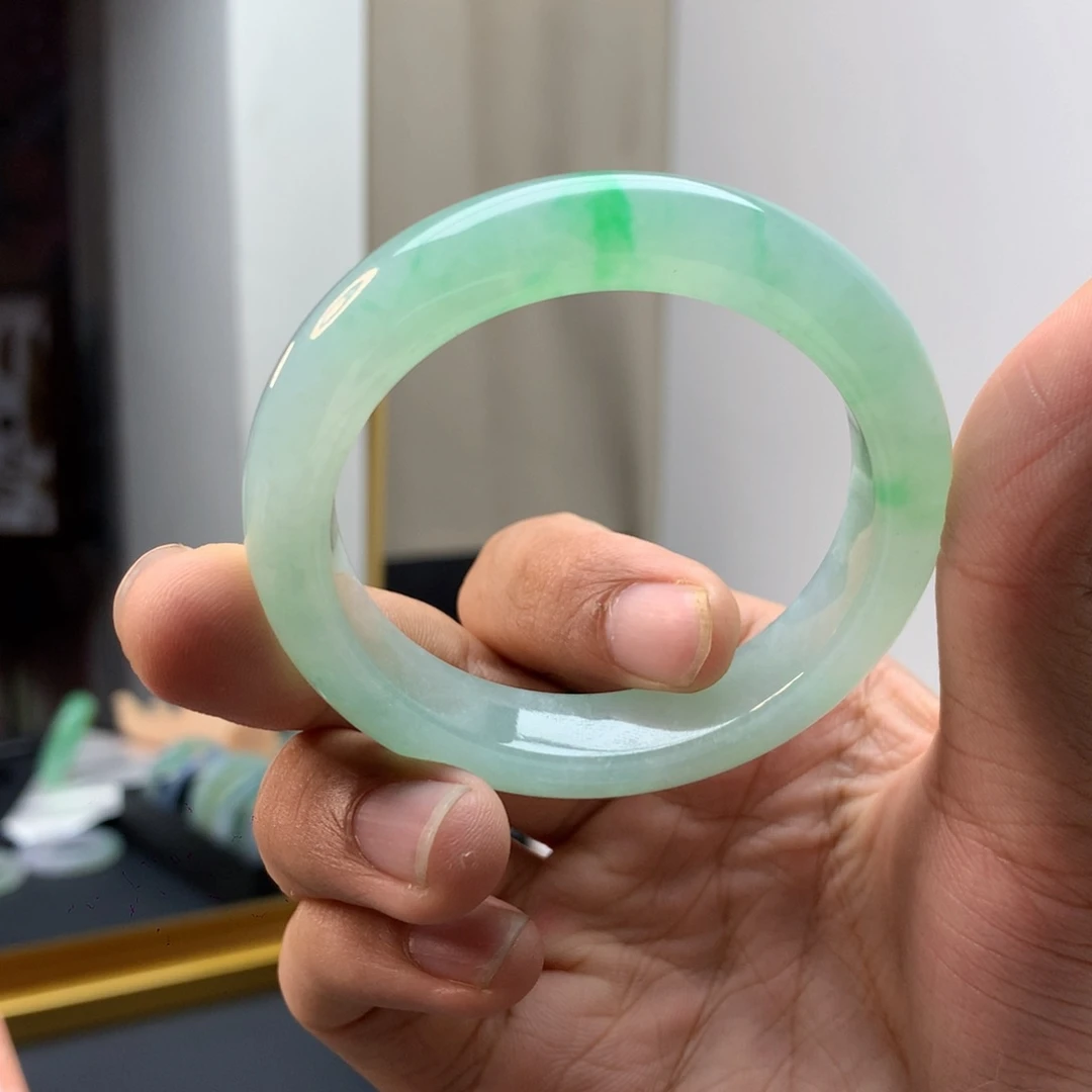 翡翠手镯未镶嵌正