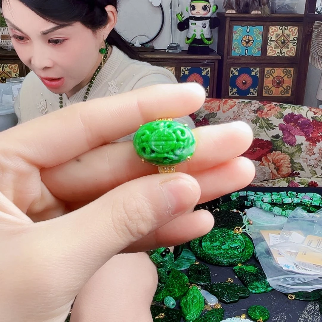 颈饰未镶嵌翡翠多样性