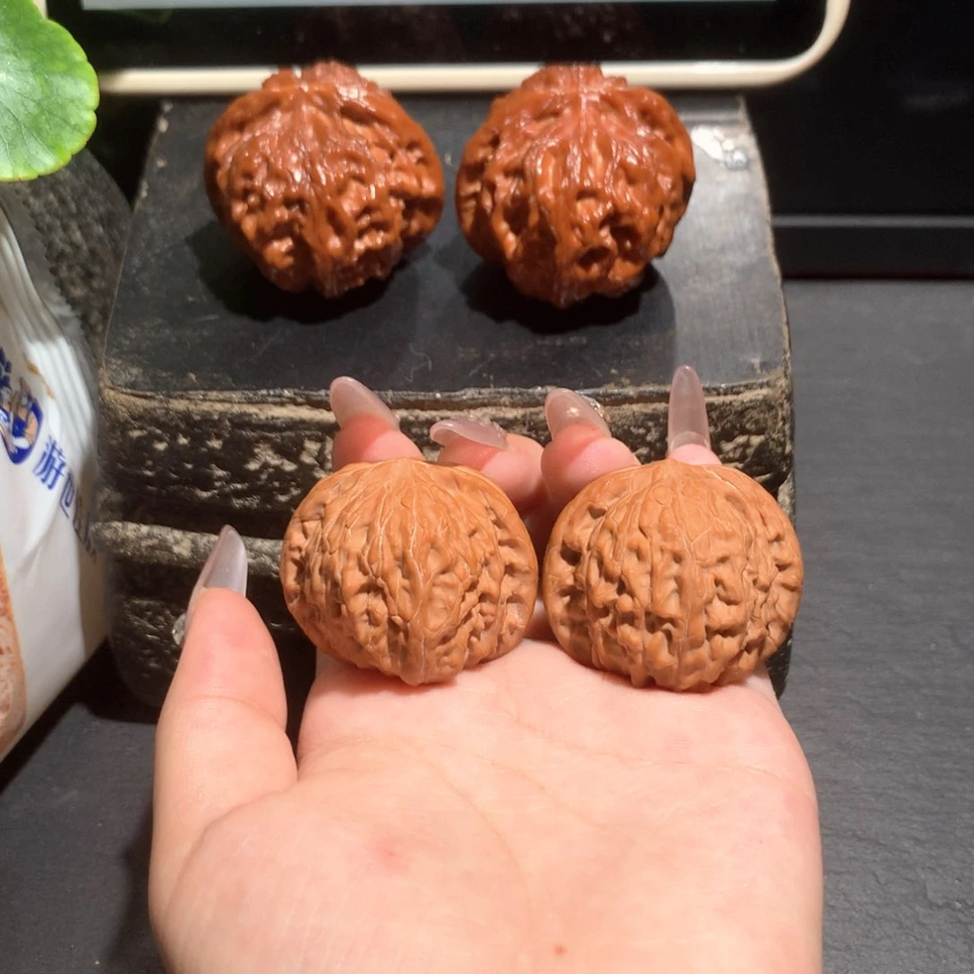 文玩核桃吊坠红皮磨盘052409