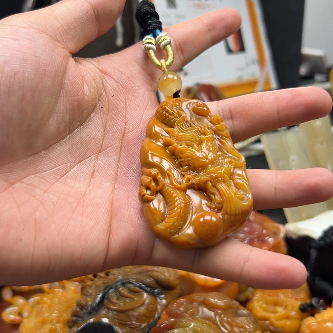 未镶嵌石英质玉（黄龙玉）多样性发货，发其一