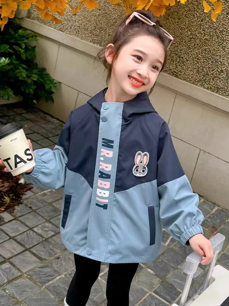 8156外套春秋款新款洋气女宝连帽兔子警官冲锋衣小女孩春秋装夹克