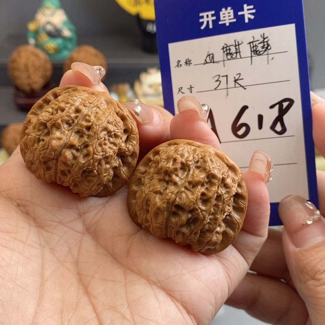 文玩核桃吊坠血麒麟37