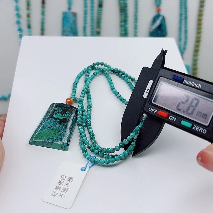 绿松石未镶嵌颈饰