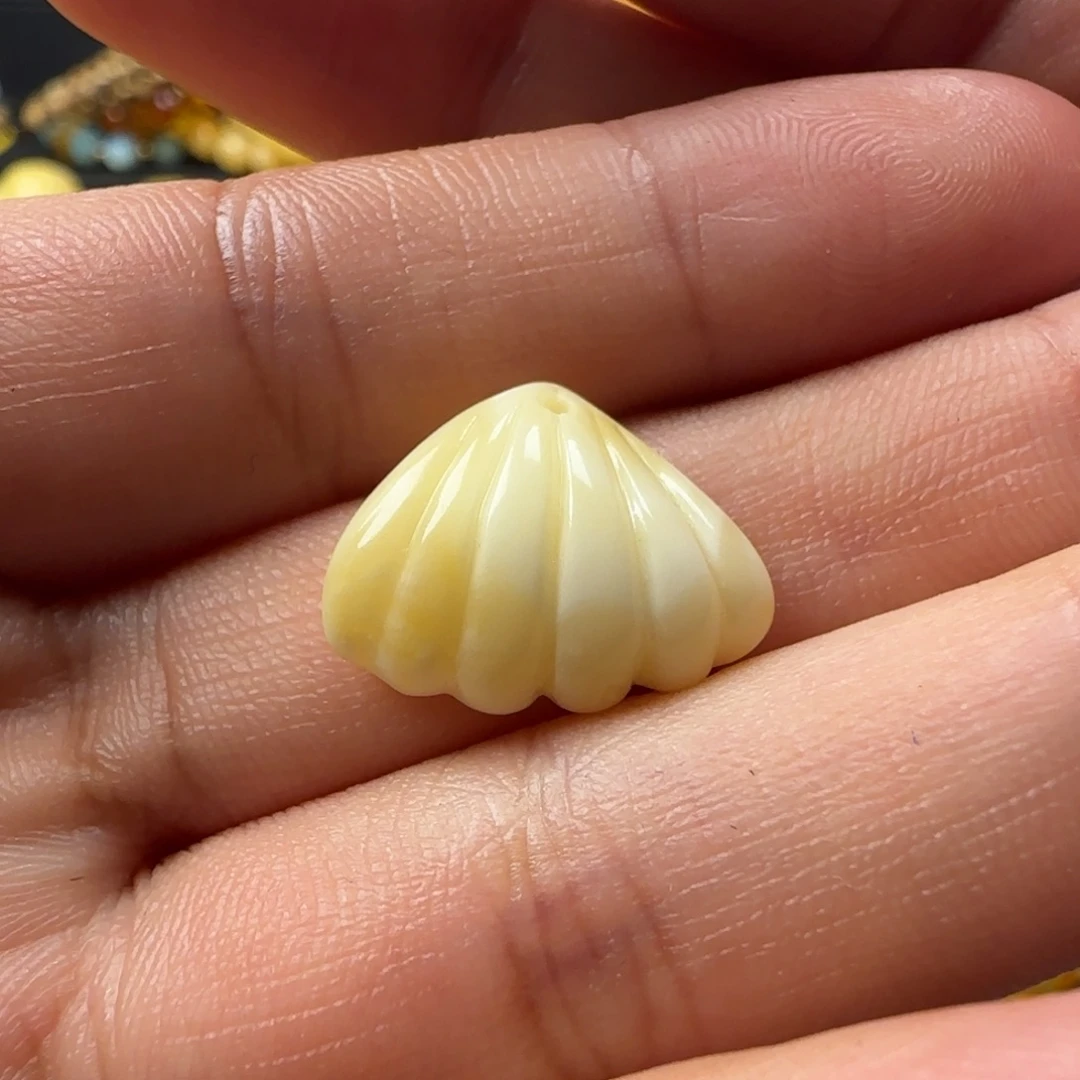 z***姐蜜蜡未镶嵌颈饰白蜡提溜