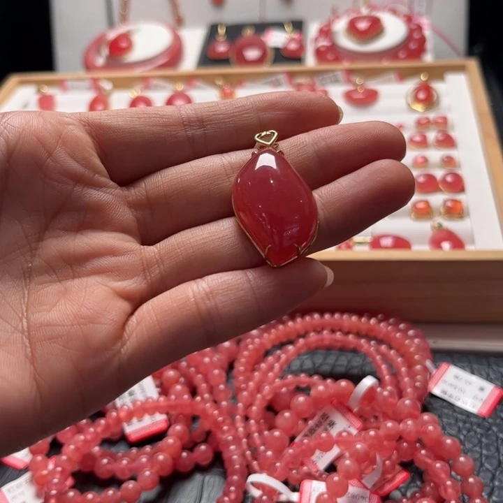 菱锰矿（红纹石）18K金镶嵌颈饰