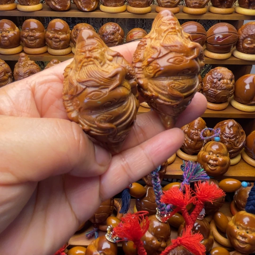 吊坠橄榄核站立关公手球