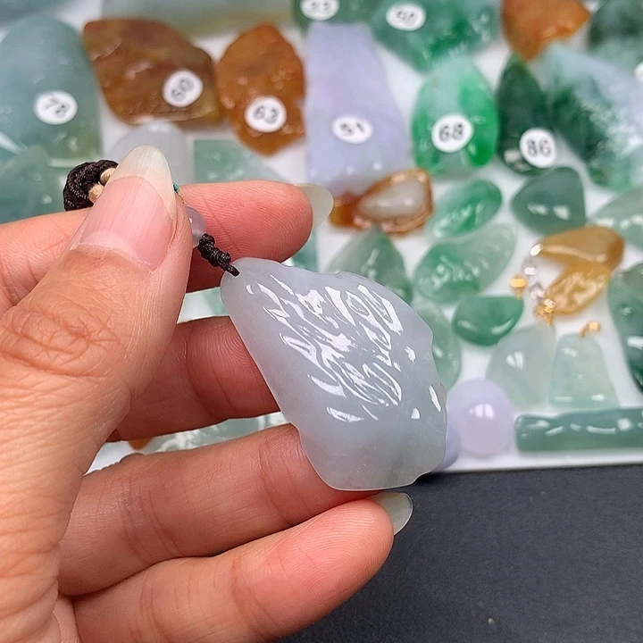 翡翠未镶嵌颈饰随型