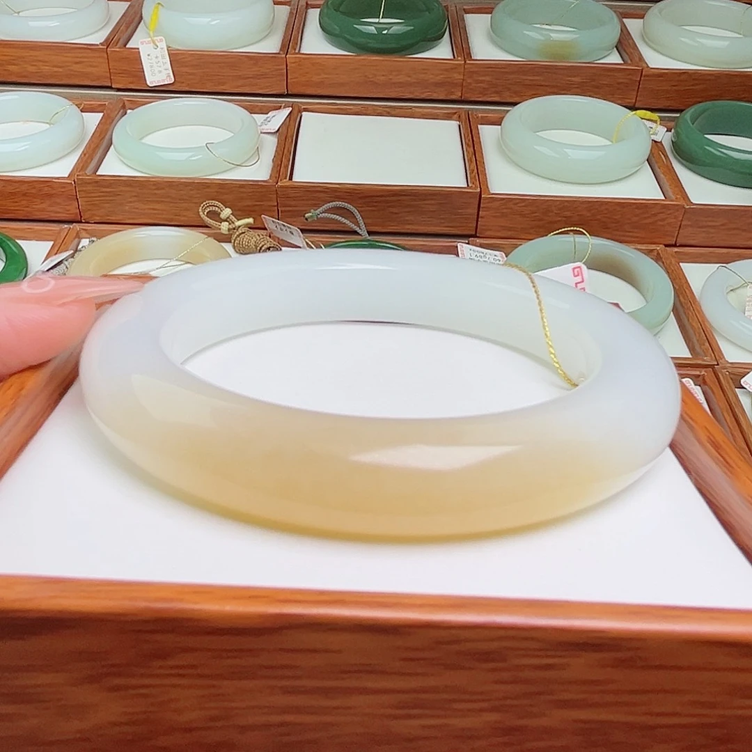 和田玉未镶嵌手镯60