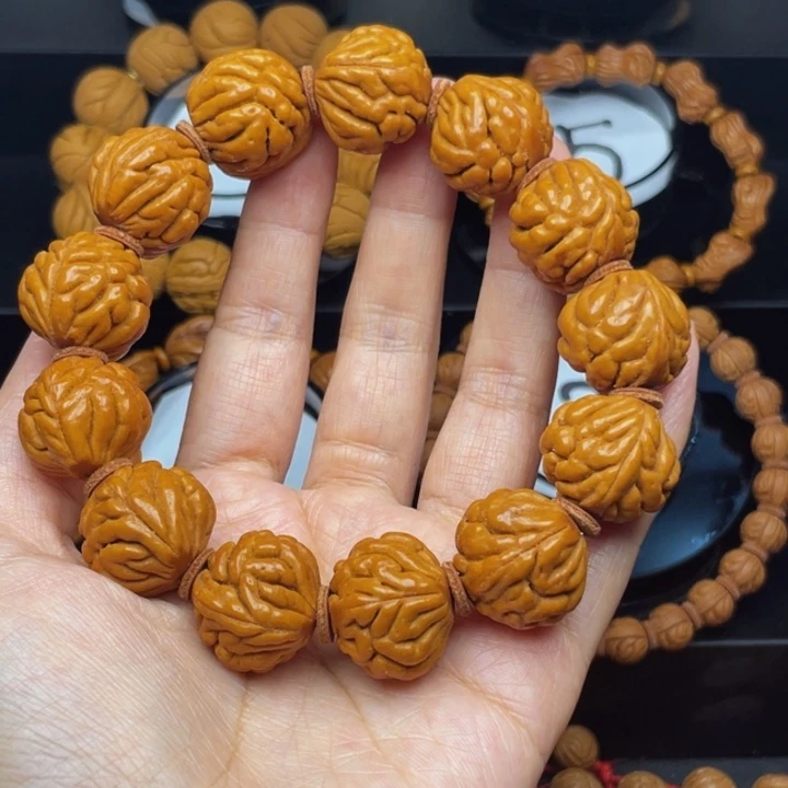 云***租桃核吊坠豹子头^_^