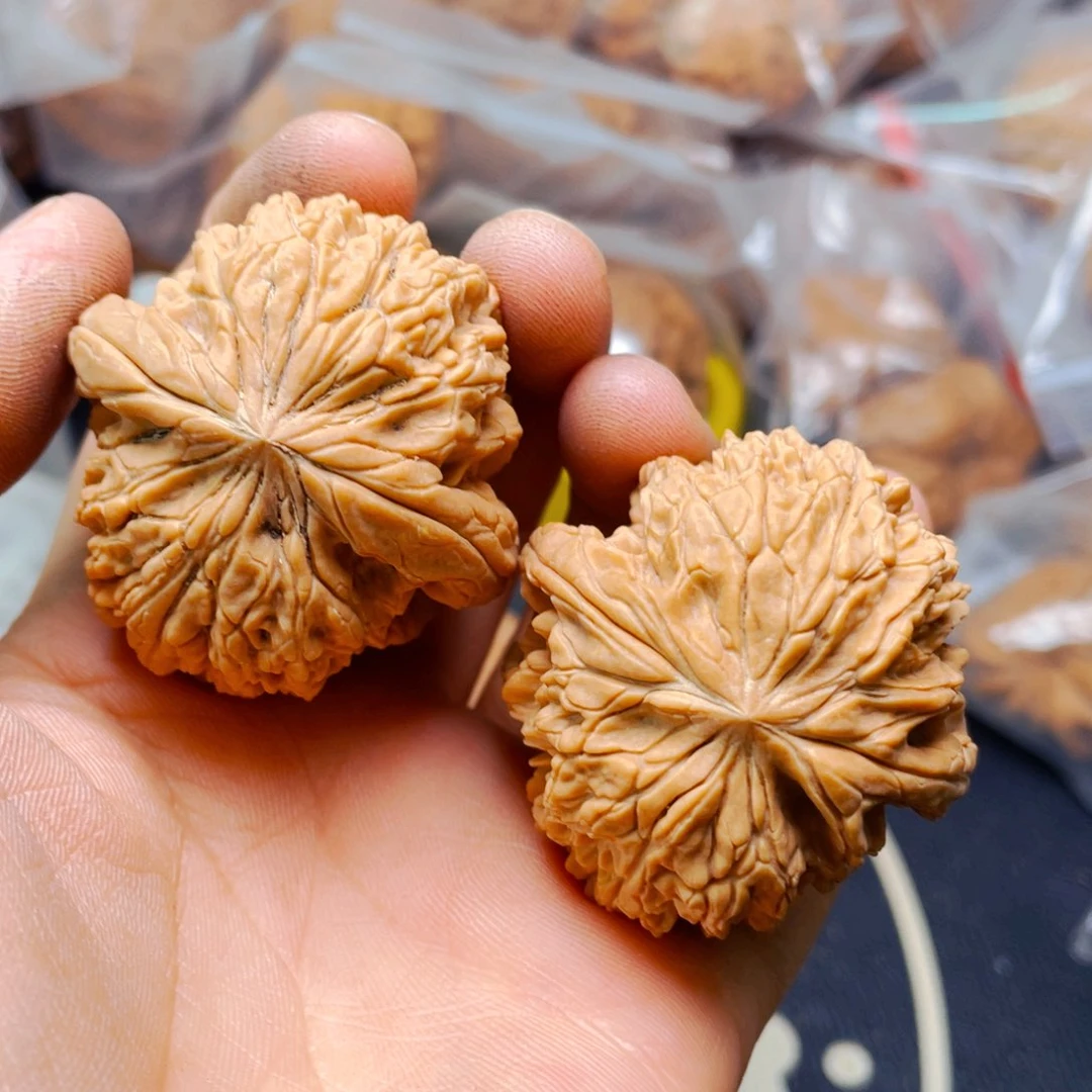 文玩核桃把件平谷暴雪